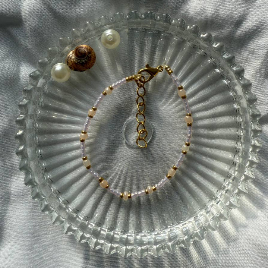 Perlenarmband Set aus rosanen und beigen Perlen