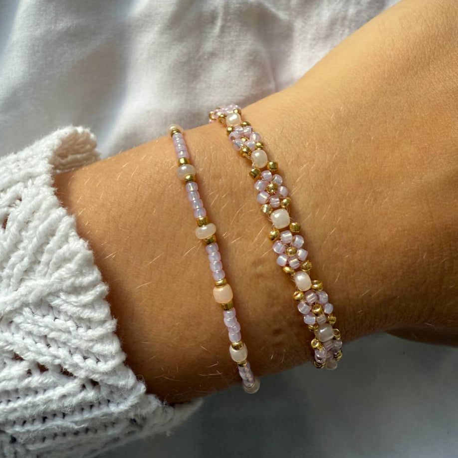 Perlenarmband Set aus rosanen und beigen Perlen