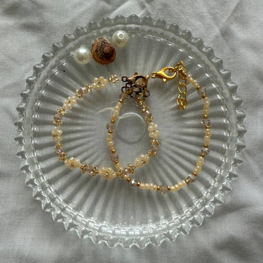 Perlenarmband Set aus beigen Perlen und beigen Kristallen